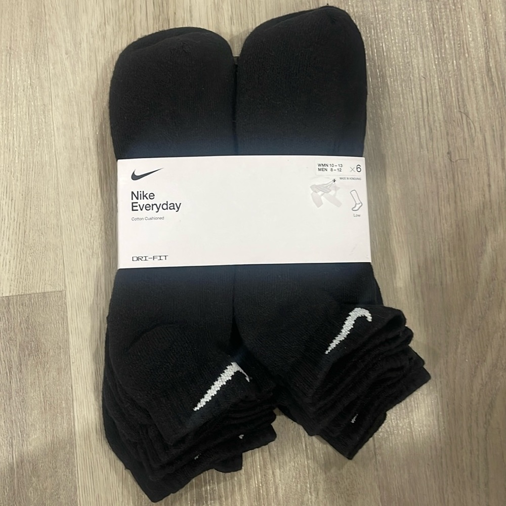 ❤️NEW!!!❤️ Nike Everyday 6 pairs of Cotton quarter Socks.WMN 10 - 13, MEN 8 - 12